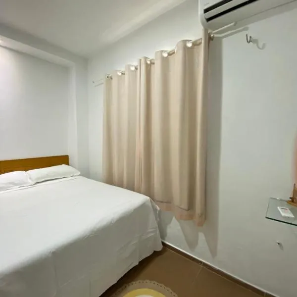 Green duplex cottage in Camocim, hotel en Camocim