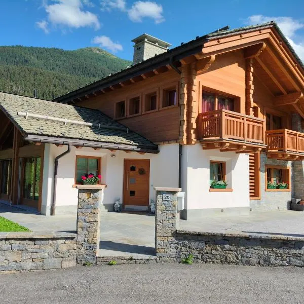 Chalet Taulei tra Bormio e Livigno, hotel u gradu Valdidentro