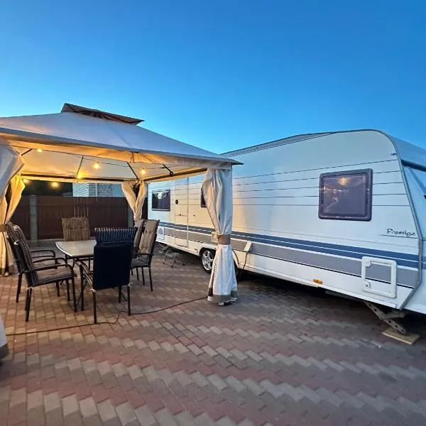 Уютный кемпер рядом с пляжем, Лиепая, Латвия, hotel in Liepāja