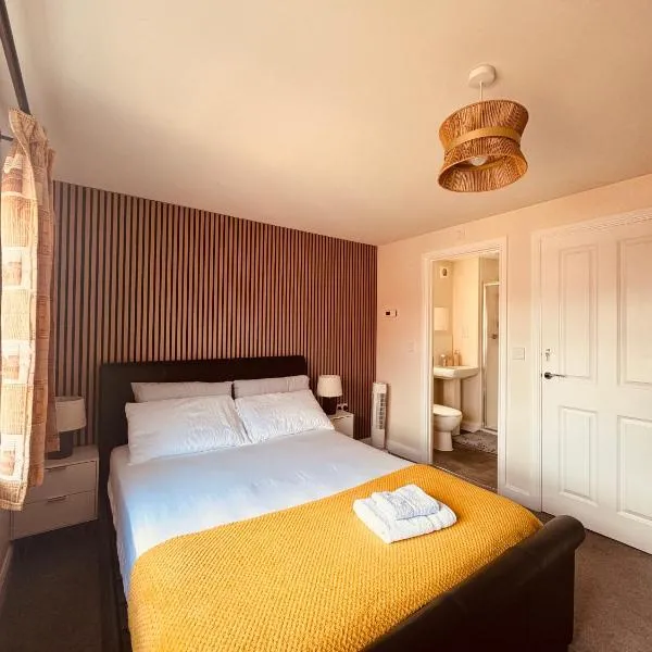 Bierton & Aylesbury Room - King Ensuite & free parking - 60 Coronet Road, hotell i Bierton