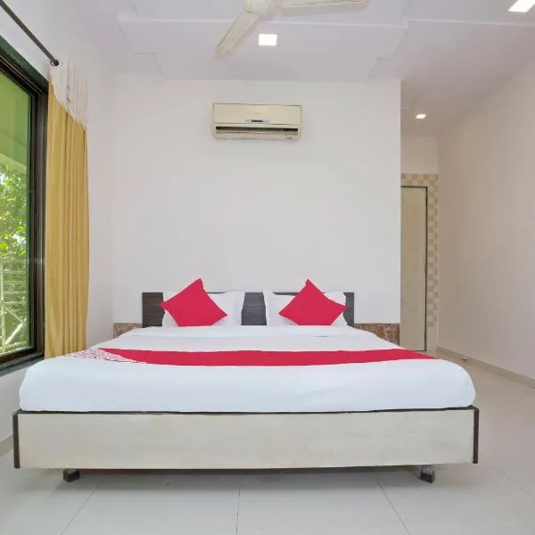 Hotel O by OYO Capital O Sai Icon Residency, hotel v mestu Titwala