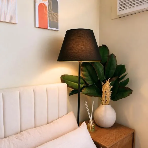 Modern Stay at Avida Towers - Free Drinks Included, hotel in Davao City
