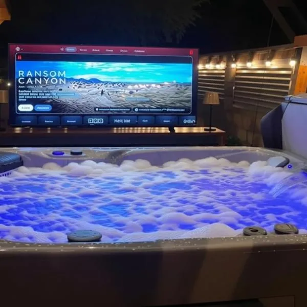 Zion Base 3BR Home Backyard Oasis Pets Welcome, hotel din St. George