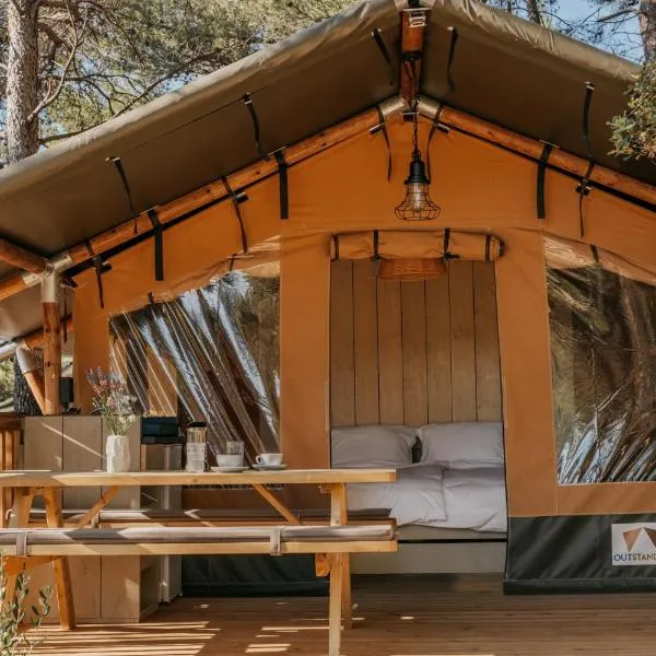 Pasika Glamping - Romantic Getaway for Two on Brač Island, hotel v destinácii Pučišća