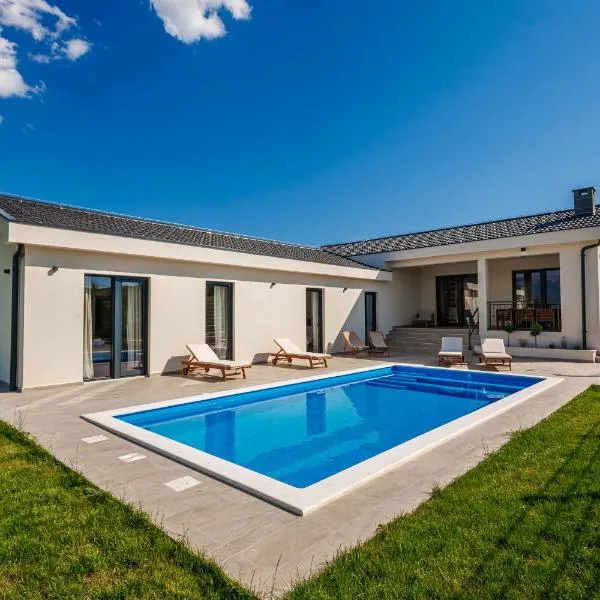 Vila Terra Relax House- Vila with private pool&garden, ξενοδοχείο σε Turjaci