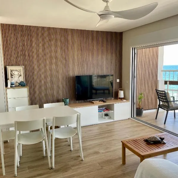 Precioso apartamento en primera línea de playa, hotel en Mareny Blau