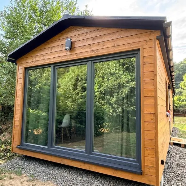 Ubytovanie Lišov 3 - Tiny House, hotel v destinaci Lišov