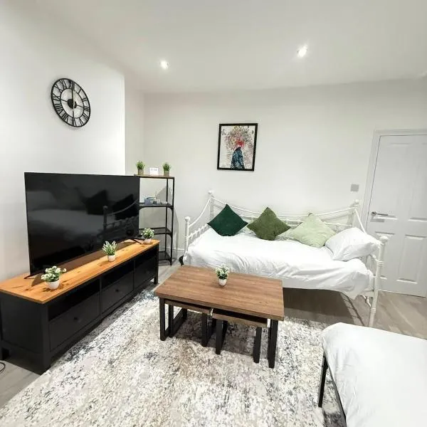 Newly renovated 2-bed flat, sleeps 5, hotel a Londres