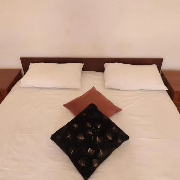 Центр 2 кім студія 6 місць з Кондиціонером, hotel u gradu Mukačevo