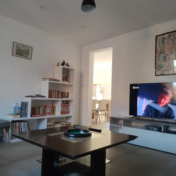 Spacieux et serein avec patio, barbecue et WIFI、ゲブヴィレールのホテル