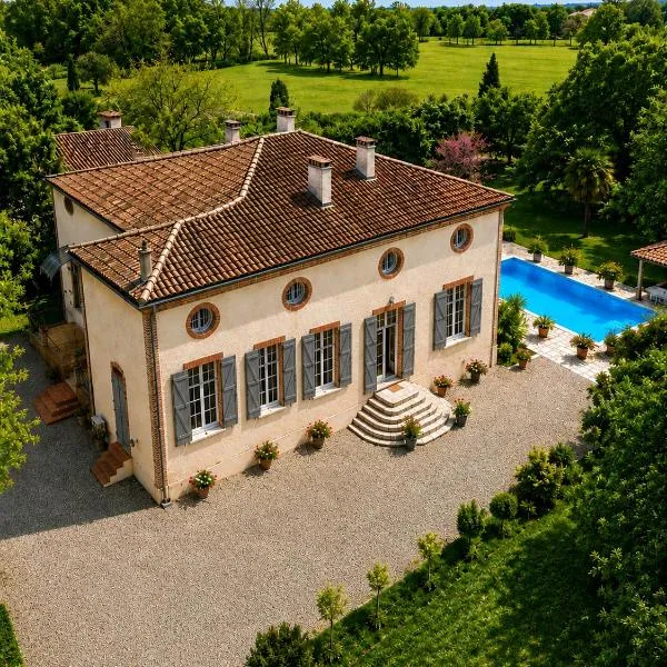 Manoir de La Gravette Authentic French Manor Experience – hotel w mieście Montauban