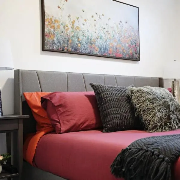 Stylish Retreat with King Bed Long Stays WEM Disney, hotel en Edmonton