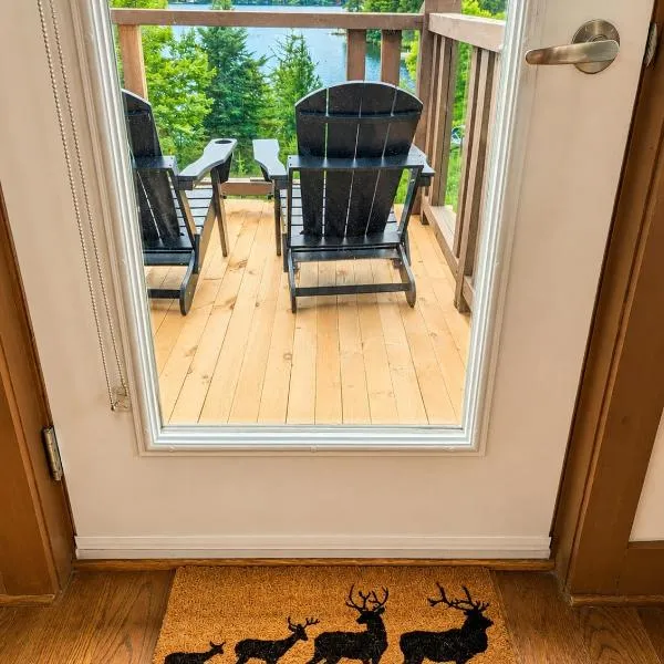 Appartement-Condo sur Lac Superieur-Mont-Tremblant, khách sạn ở Lac-Superieur