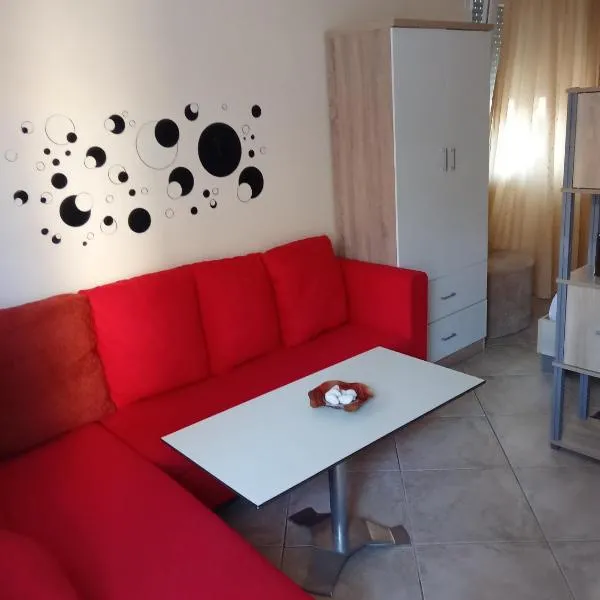 Small Apartment in Nea Kallikratia, hotel in Nea Kallikrateia