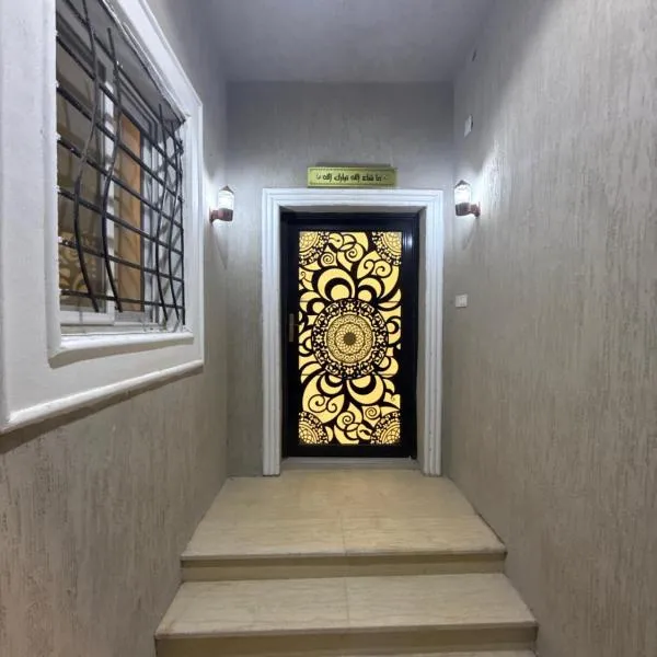 غرفة نوم 3 أسرّة بمدخل خاص, hotel en Al Bahah