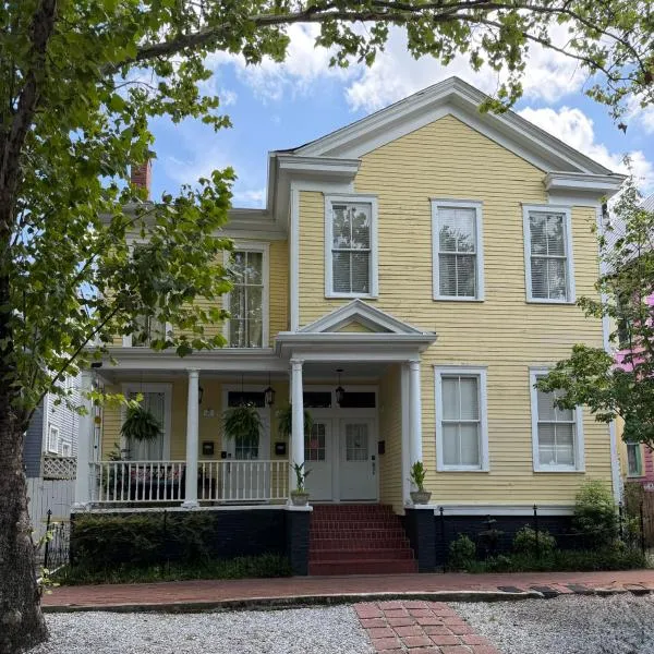Victorian Home on Duffy Street, hotel in Savannah