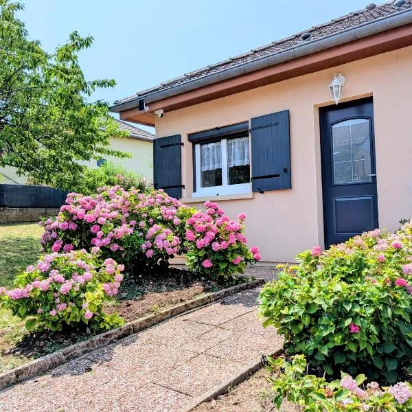 VILLA climatisée - 4 étoiles - 75 m2 avec Jardin pour 3 personnes - à 10 min de Besançon, hotel en Dannemarie-sur-Crête