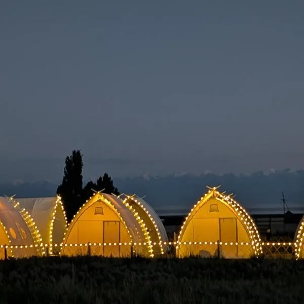 Guest House of Issyk-Kul Camp، فندق في Chok-Tal