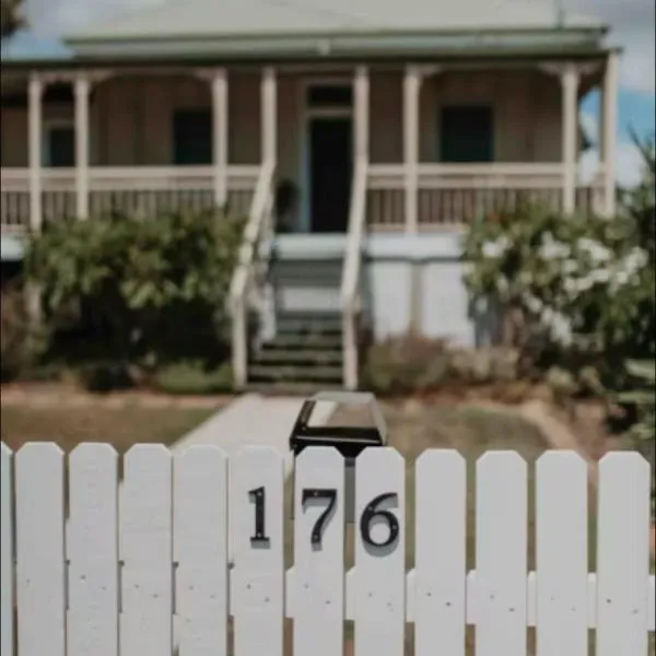 Oakmore Cottage Charming Old Vintage Queenslander - Central location, hotel di Bundaberg