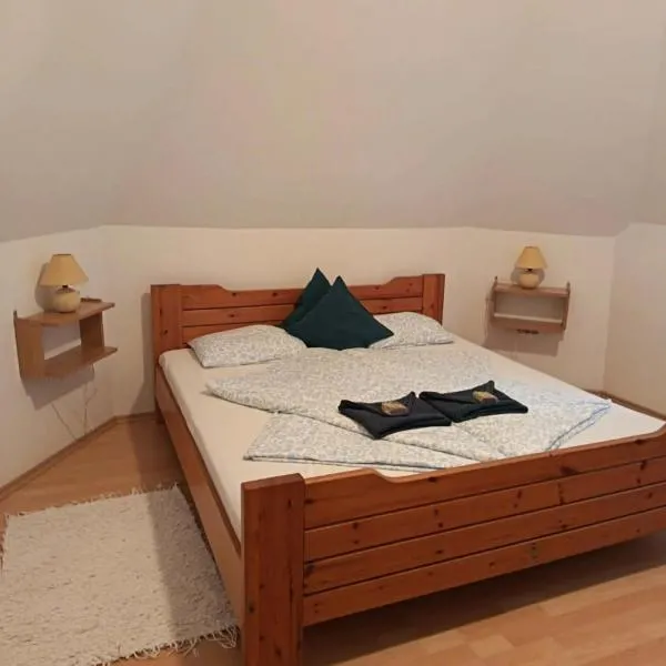 Elo Apartman, Hotel in Csokonyavisonta