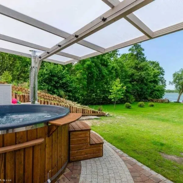 Domki apartamenty plaża jacuzzi sauna, hotel u gradu Skorupki