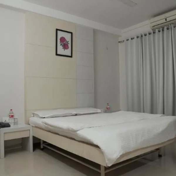 Hotel Aashish Deluxe, Kolhapur, מלון בקולהאפור