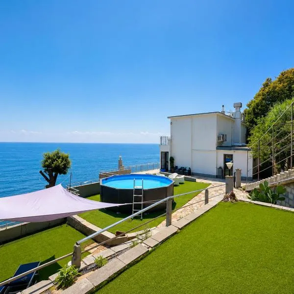 Villa con Piscina Vista Mare , A-C , Sala Giochi: Cenova'da bir otel