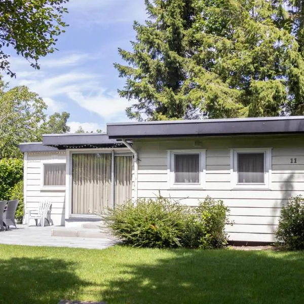 Cozy Holiday Chalet in Lemmer near the Lake, מלון בלמר