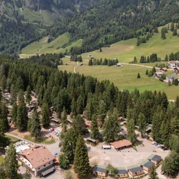 Club del Sole Val di Fiemme Easy Camping Village، فندق في بيلامونتي