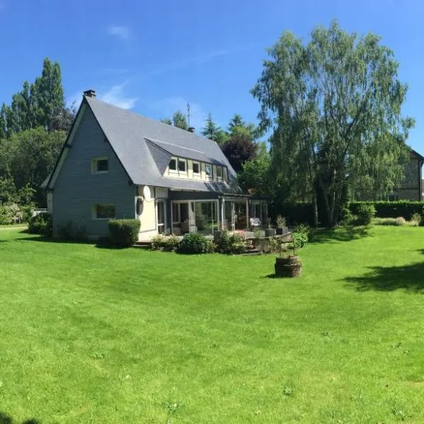 Chambre D'Hôtes le Phenix, hotell i Saint-Martin-du-Vivier