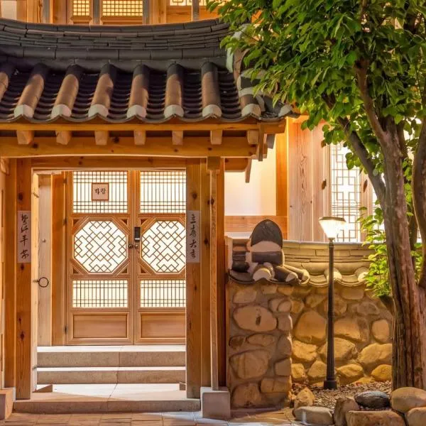 Gyeongju Hanokstay Darak, готель у місті Кьонджу
