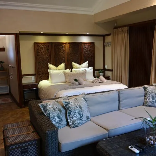 LUXURY EN-SUITE ROOM WITH LOUNGE @ 4 STAR GUEST HOUSE, ξενοδοχείο σε Middelburg