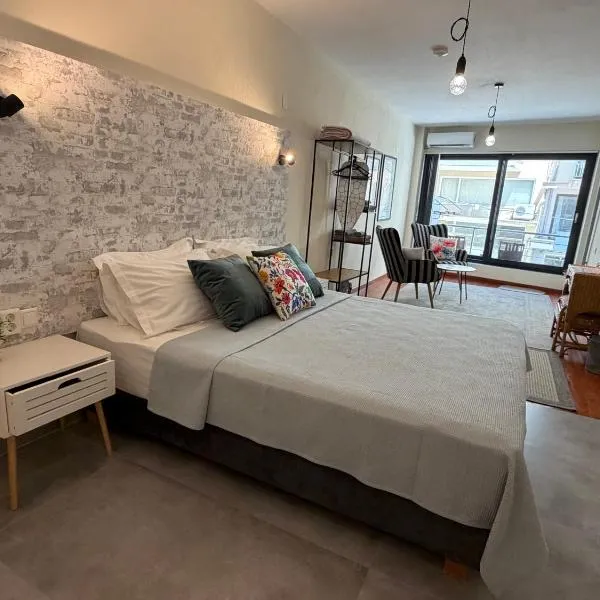 11 Diamond Drive, Luxury Bright & Quiet City Center Loft, Easy Access, hotel a Kavala