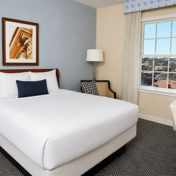 Hotel 24 South, hotel a Staunton