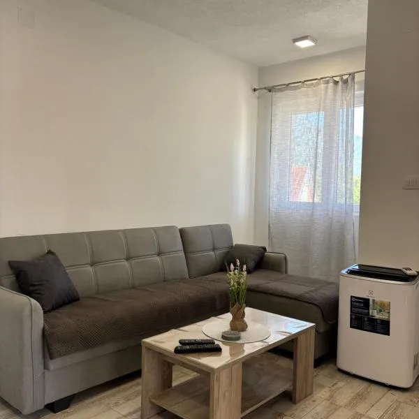 Lily Bloom Apartments, hotel u gradu 'Radanovići'