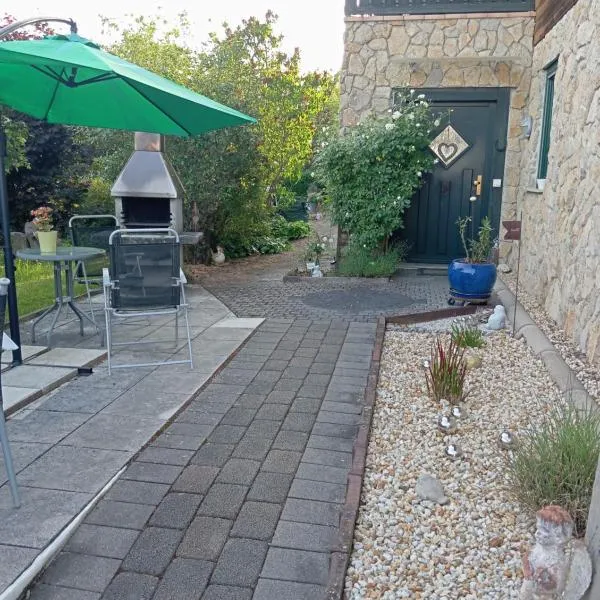 2-Personen Studio in ruhiger Umgebung – hotel w mieście Ehringshausen