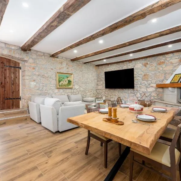 Authentic Dalmatian Stone House-Kameni dvori, hôtel à Selca kod Bogomolja