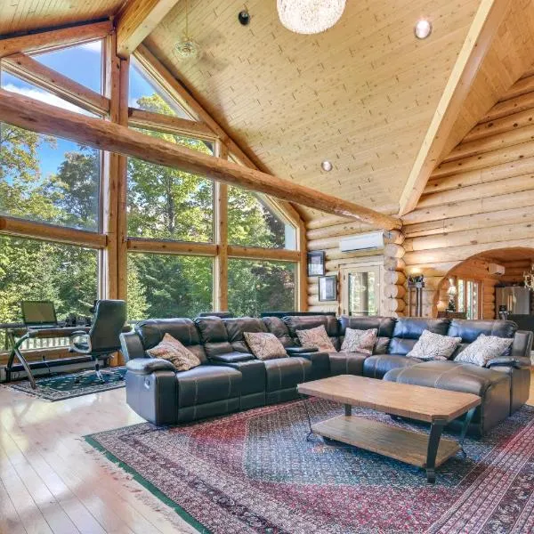 St Marys River Views: Cabin w/ Wraparound Deck!, hotel en Barbeau