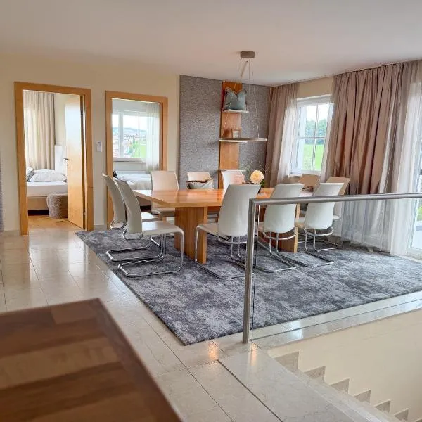 "SONNTAGSGLÜCK" - Premium Apartments Seekirchen, ruhiges Feriendomizil im Grünen, gemeinsamer Poolarea, hotel in Seekirchen am Wallersee