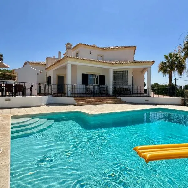 Abby - Private Pool - 11 Guests - Albufeira, hotel en Albufeira