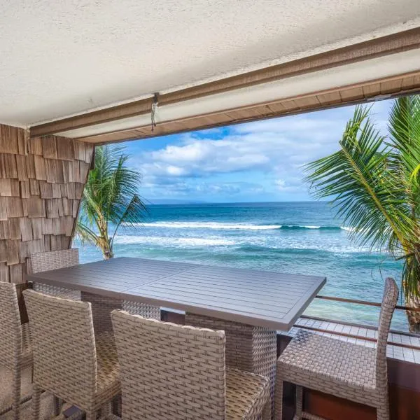Modern-Rustic Beach Renovation Direct Oceanfront Penthouse, hotelli kohteessa Kahana