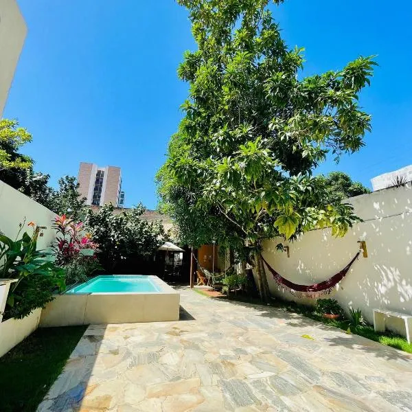 Casa Flor 3/4 - a 3 ruas da Praia/Orla de Atalaia، فندق في أراكاجو