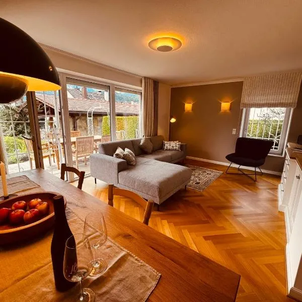 Alpenzeit - Ferienhaus mit Sauna, Garten und Bergblick bei Garmisch-Partenkirchen, hotel v mestu Farchant