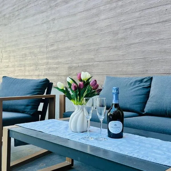 Luxury new house with garden Lorincik Haje Peres, hotel a Kosice