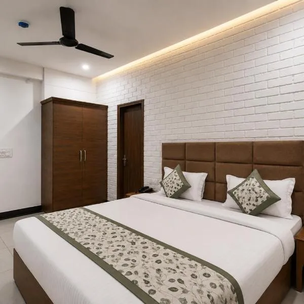 Hotel NH7 Zirakpur Bus stand, מלון בZirakpur