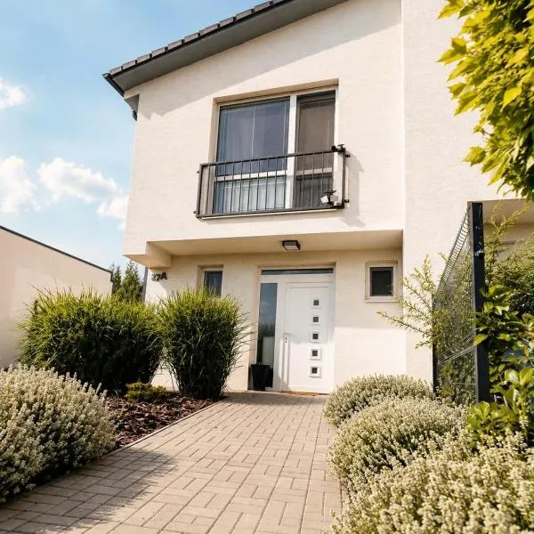 House near the Piešťany Spa - Villa Mia, hotel in Banka