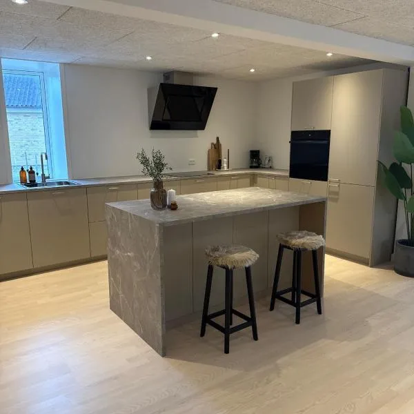 Cozy and newly renovated apartment close to Aalborg, ξενοδοχείο σε Gistrup