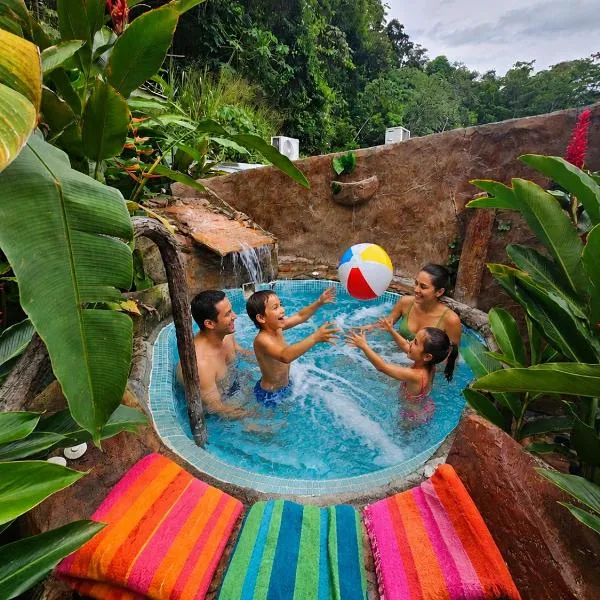 Villa privada con hidromasaje Herradura Jaco, hotel in Herradura