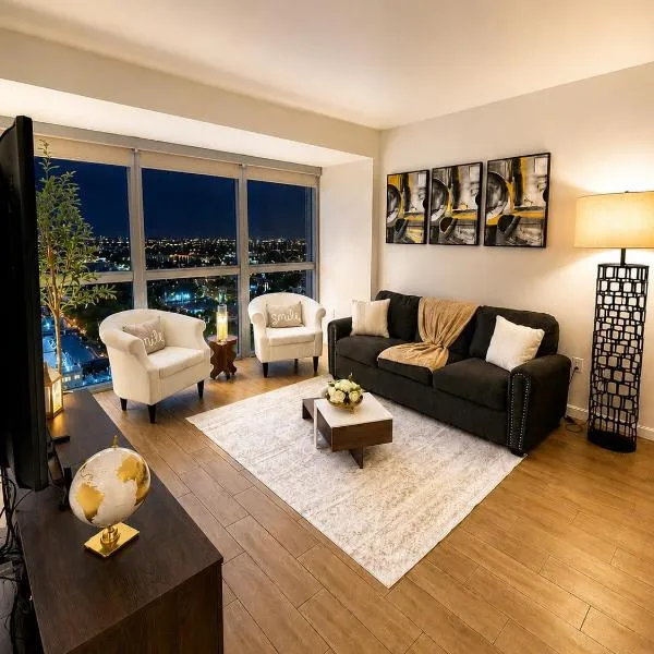 Luxury Skyline Apartment- Resort-Style Pool , Gym & Game Room, hotel in Fort Myers
