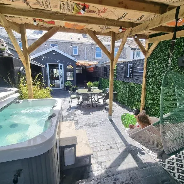 Jungle Beach House Portrush Hot Tub on request, hotel in Portrush